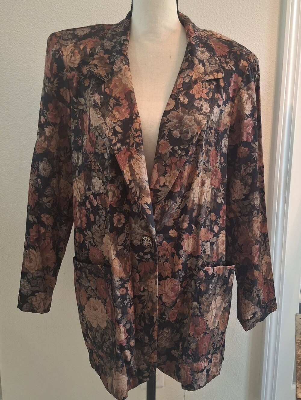 Oversized Vintage Women's Floral Blazer Jacket - Black Multi